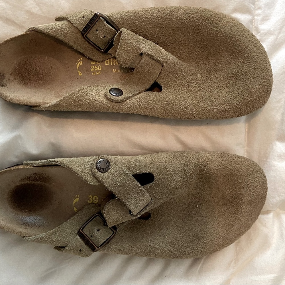 Womens birkenstock tan suede clogs  size 39
